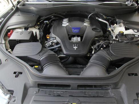 Used 2020 Maserati Levante S image 38