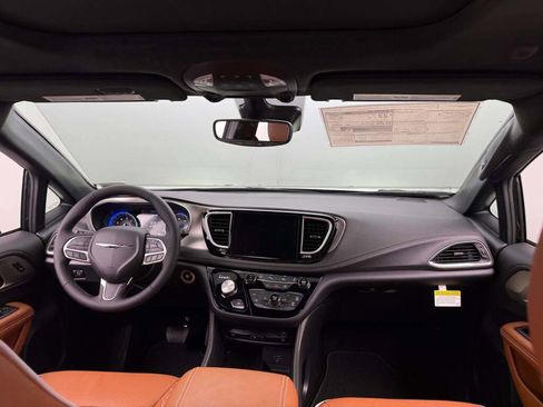New 2026 Chrysler Pacifica Pinnacle image 21