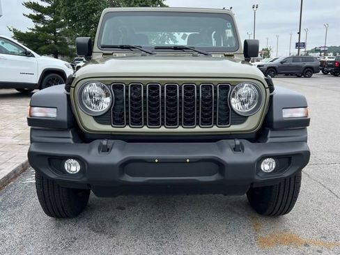 Used 2025 Jeep Wrangler Sport AWD/4WD image 3
