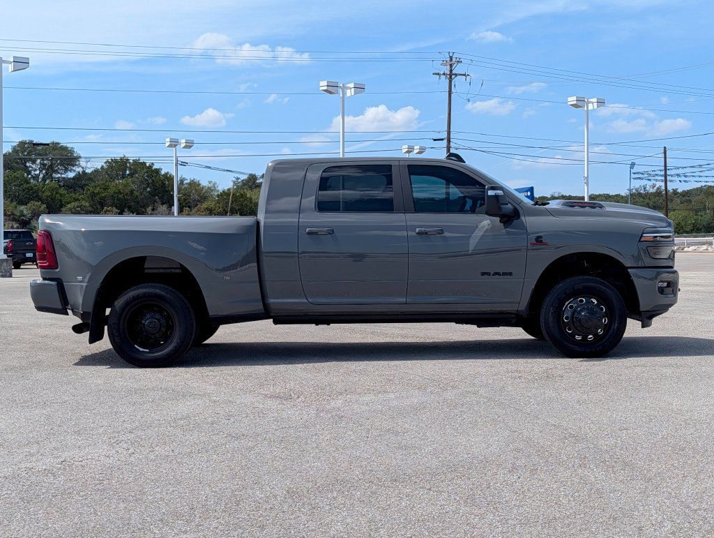 Used 2026 RAM 3500 Laramie AWD/4WD image 2