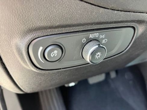 Used 2018 Chevrolet Equinox LS FWD image 13