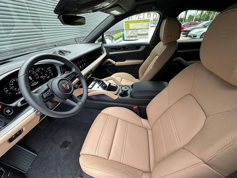 Used 2026 Porsche Cayenne E-Hybrid Coupe AWD/4WD image 4