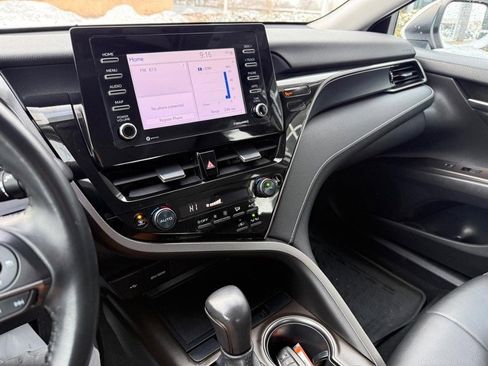Used 2022 Toyota Camry SE image 25