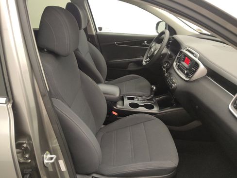 Used 2017 Kia Sorento L FWD image 21