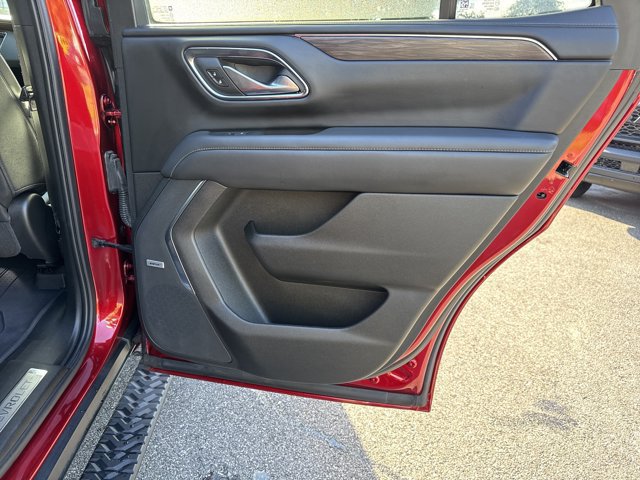 Used 2022 Chevrolet Tahoe Z71 w/ Luxury Package AWD/4WD image 15
