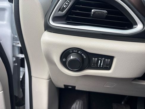 Used 2024 Chrysler Voyager LX FWD image 12
