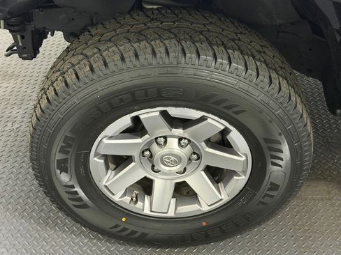 Used 2014 Toyota FJ Cruiser 4WD w/ Upgrade Package image 20