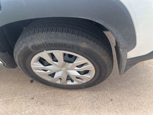 Used 2025 Toyota Corolla Cross L FWD image 7