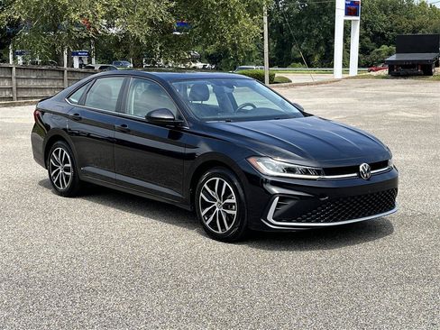 Used 2025 Volkswagen Jetta SE FWD image 3