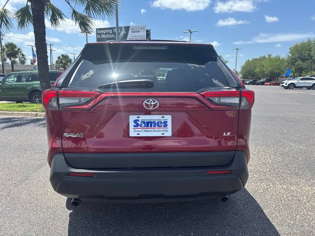 Used 2020 Toyota RAV4 LE FWD image 4