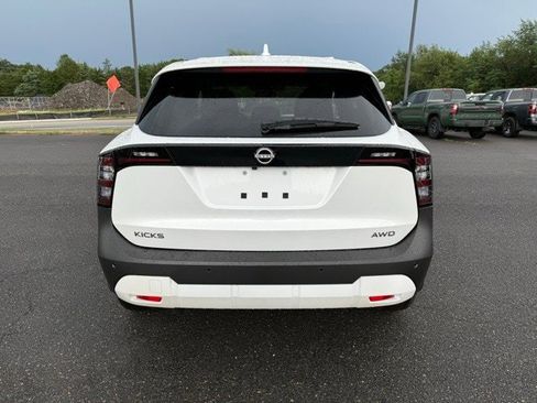 New 2025 Nissan Kicks SV image 5