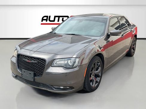 Used 2023 Chrysler 300 S RWD image 3