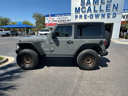Used 2020 Jeep Wrangler Sport AWD/4WD image 3