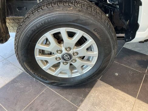 Certified 2024 Toyota Tacoma SR5 image 9