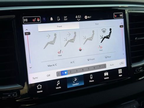 Used 2024 Chrysler Pacifica Touring-L image 41