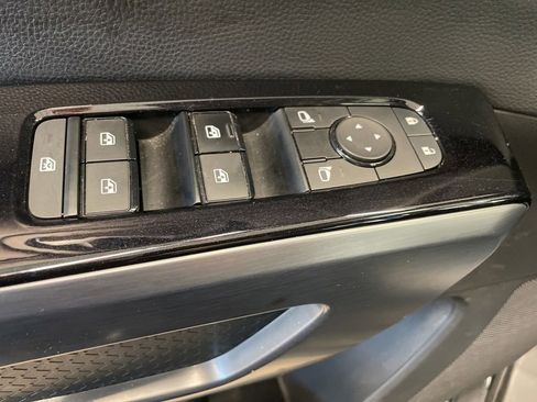 Used 2023 Nissan Pathfinder SL AWD/4WD image 27