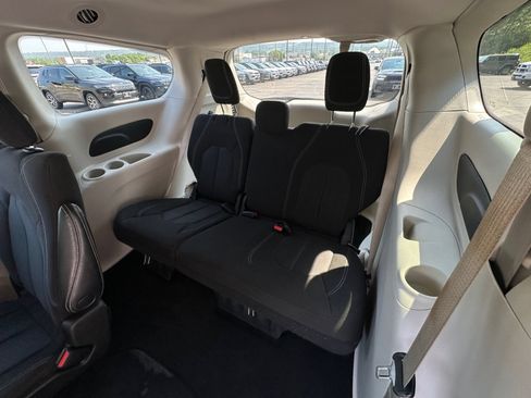 Used 2022 Chrysler Voyager LX FWD image 37
