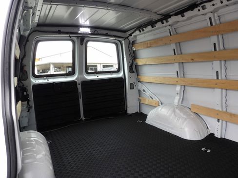 Used 2024 GMC Savana 2500 w/ Driver Convenience Package image 29