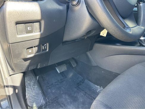 Used 2019 Toyota C-HR LE image 29