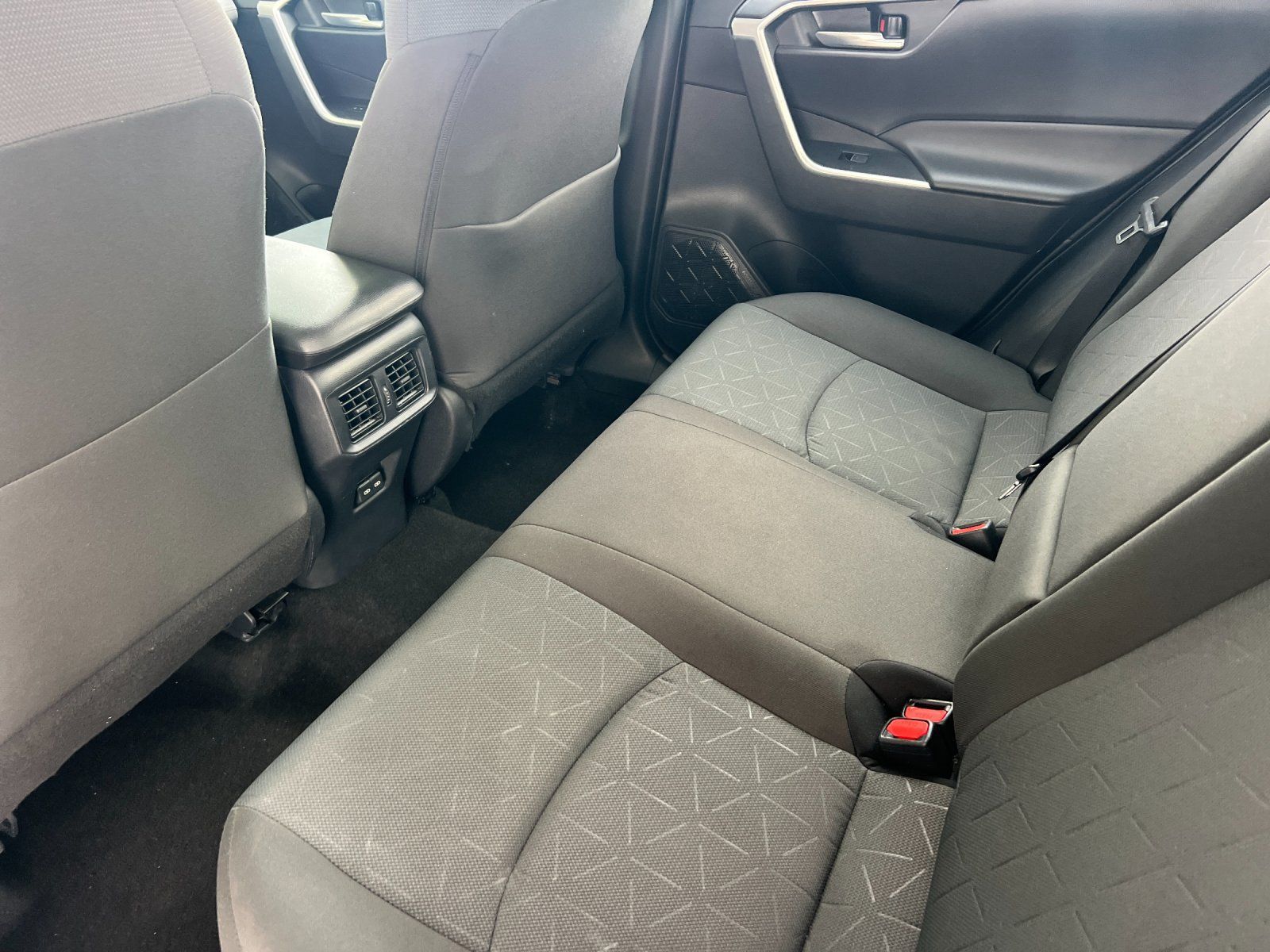Used 2025 Toyota RAV4 XLE AWD/4WD image 11