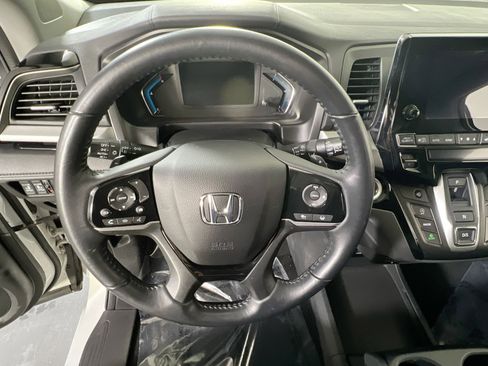Used 2023 Honda Odyssey Touring image 11