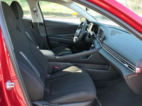 Certified 2023 Hyundai Elantra SEL image 25