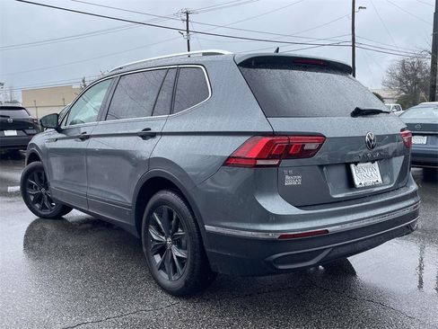Used 2024 Volkswagen Tiguan SE image 5
