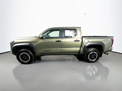 Used 2024 Toyota Tacoma TRD Off-Road AWD/4WD image 5