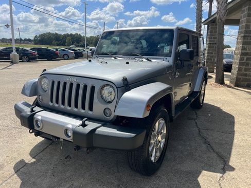 Used 2017 Jeep Wrangler Unlimited Sahara w/ Connectivity Group image 12