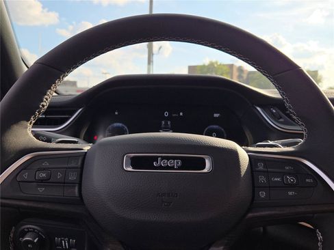 New 2025 Jeep Grand Cherokee Limited image 35