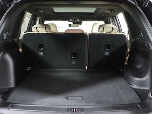 New 2025 Jeep Grand Cherokee Limited w/ Luxury Tech Group II image 9