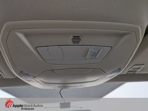 Used 2015 Ford Focus SE w/ SE Cold Weather Package FWD image 23