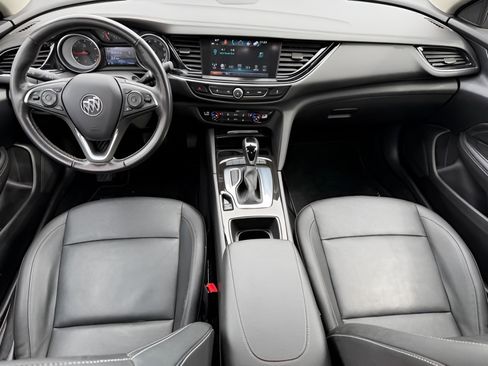 Used 2018 Buick Regal Essence FWD image 11