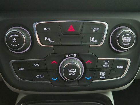 Used 2018 Jeep Compass Limited w/ Navigation Group FWD image 18