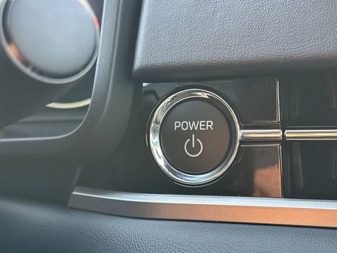 New 2025 Mitsubishi Outlander SE image 23