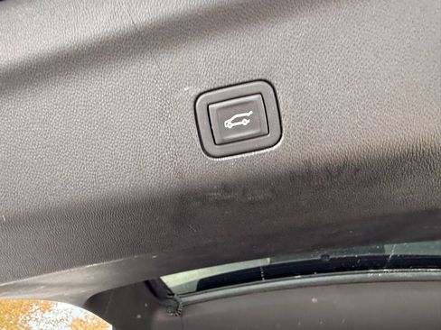 Used 2023 Chevrolet Tahoe LT image 32