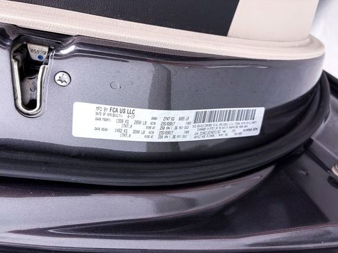 Used 2017 Chrysler Pacifica Touring FWD image 30