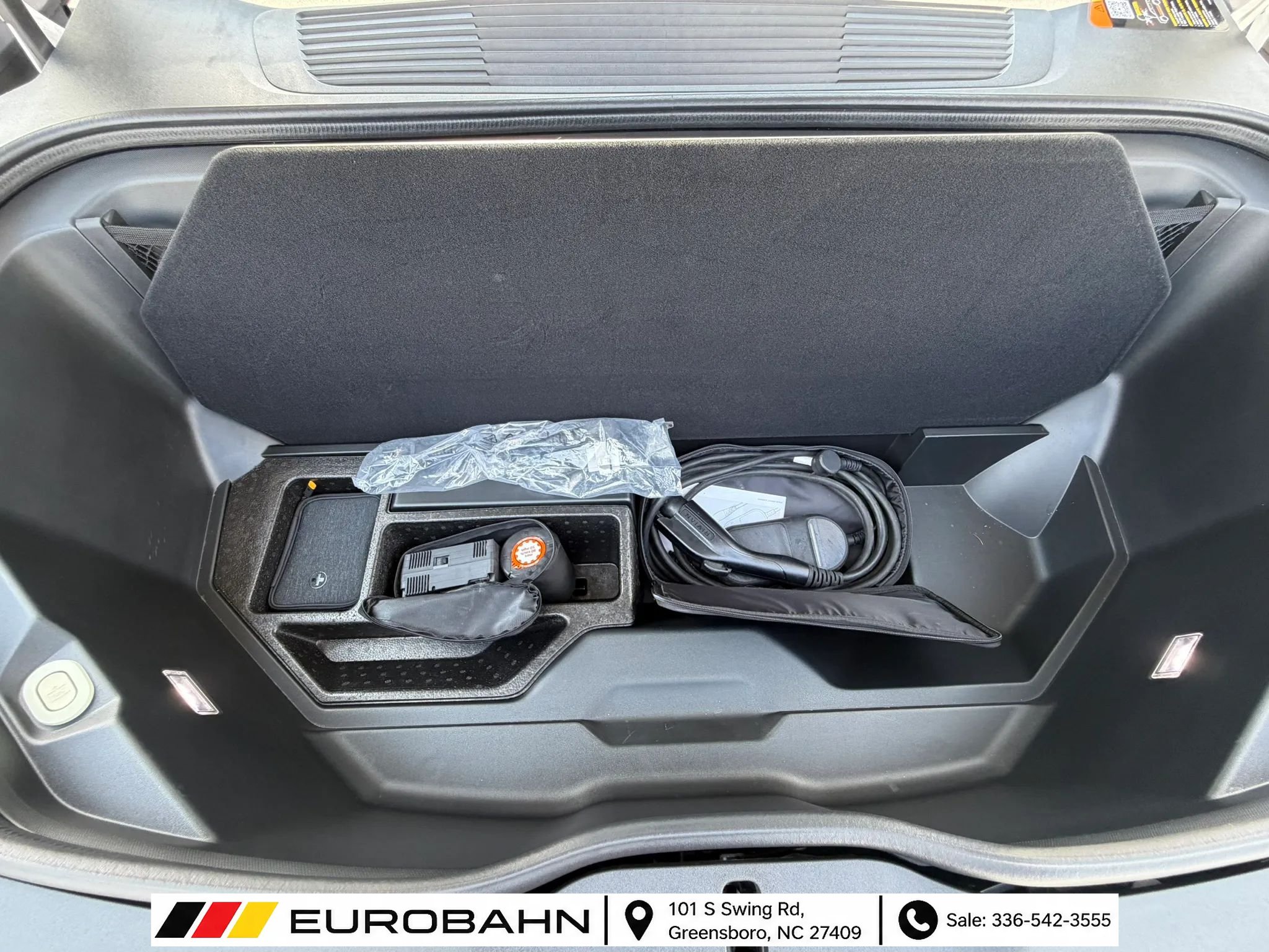Used 2025 Rivian R1S Adventure Dual AWD/4WD image 33