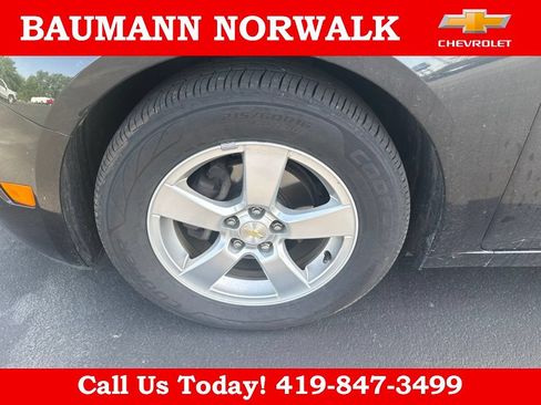 Used 2015 Chevrolet Cruze LT FWD image 2