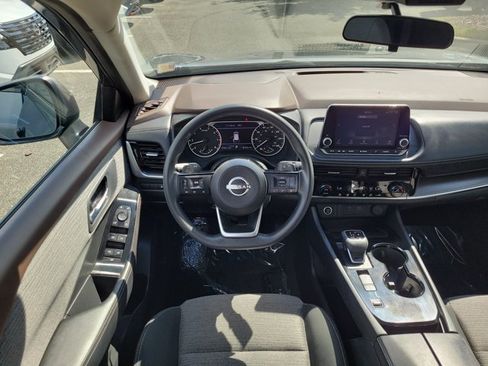 Used 2023 Nissan Rogue SV FWD image 10