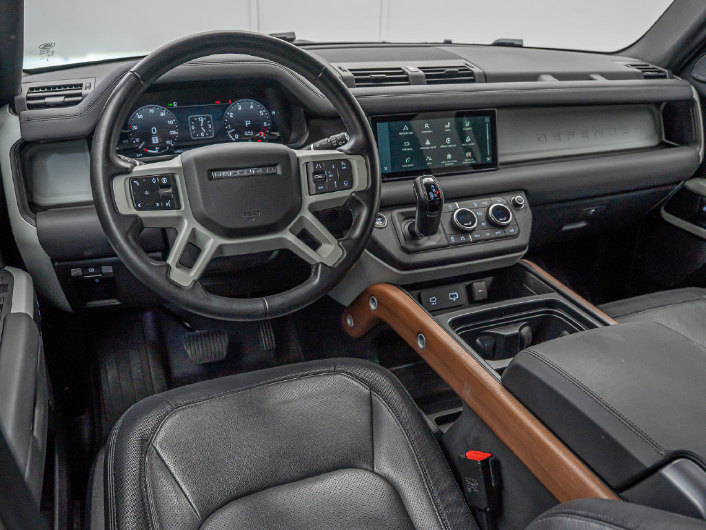 Used 2024 Land Rover Defender 110 X-Dynamic SE AWD/4WD image 4