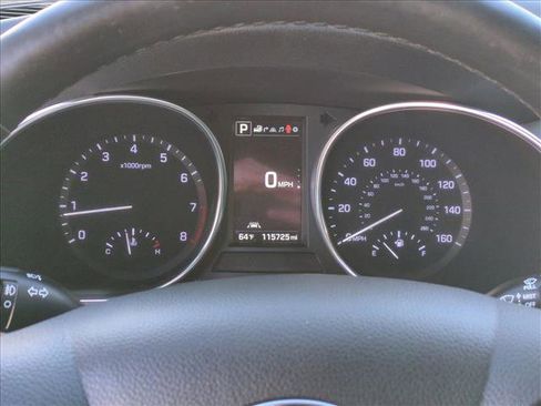 Used 2017 Hyundai Santa Fe Limited image 11