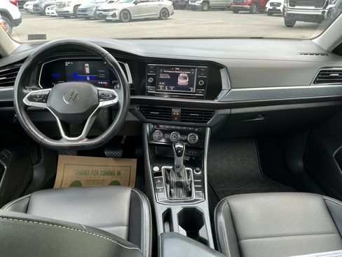 Used 2022 Volkswagen Jetta SE FWD image 11