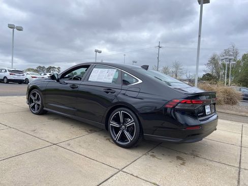Used 2023 Honda Accord Sport image 7