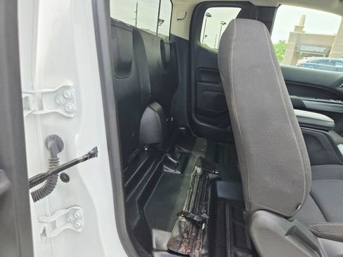 Used 2022 Chevrolet Colorado LT w/ Fleet Safety Package RWD image 18