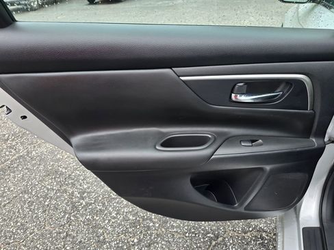 Used 2015 Nissan Altima 2.5 SV FWD image 47