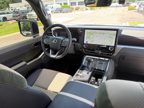 Used 2025 Lexus GX 550 AWD/4WD image 38