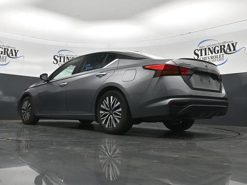 Used 2025 Nissan Altima 2.5 SV FWD image 30