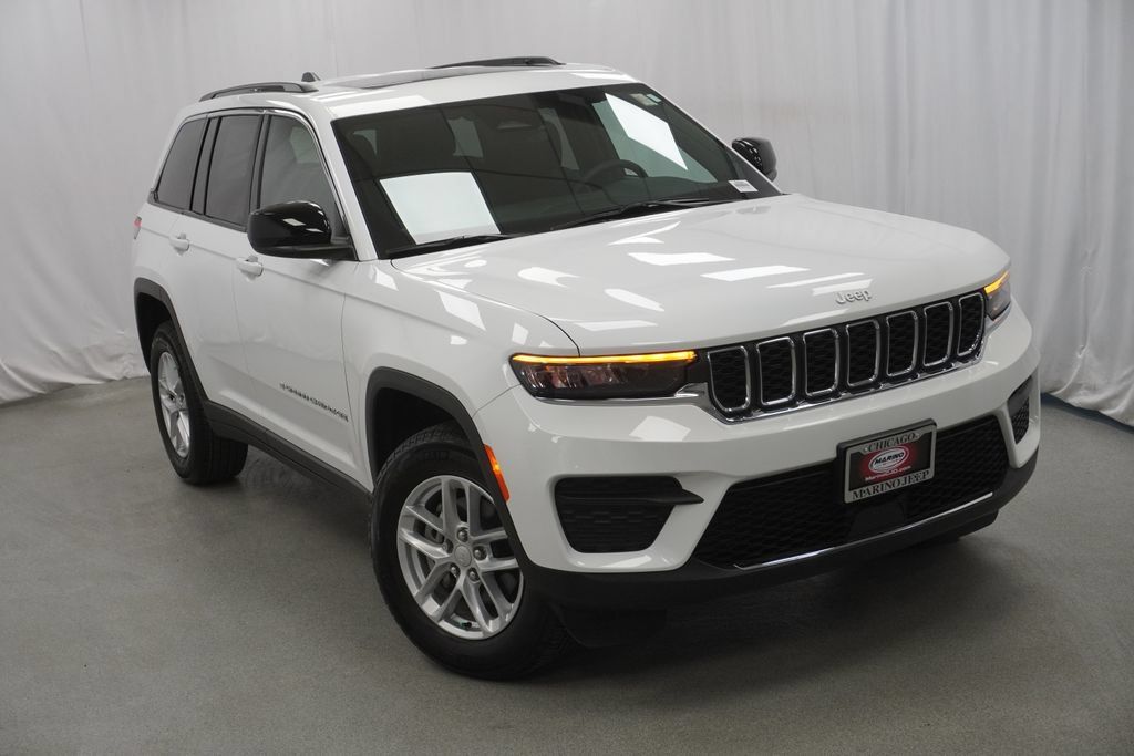 Certified 2025 Jeep Grand Cherokee Laredo X AWD/4WD image 16