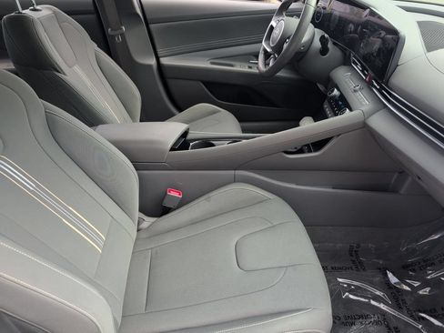 Used 2025 Hyundai Elantra SEL FWD image 31